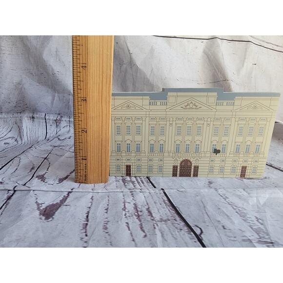 Cat's Meow Village Collectible Wooden Shelf Sitter Buckingham Palace London 1997 - Picture 4 of 7